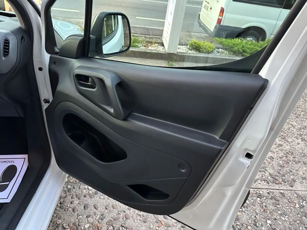 Citroën 1.6 HDI IVA Dedutível 2016 - 11500 EUR, 175000 km - AUTO.MOTO.pt - 175000km - foto 36 de 39