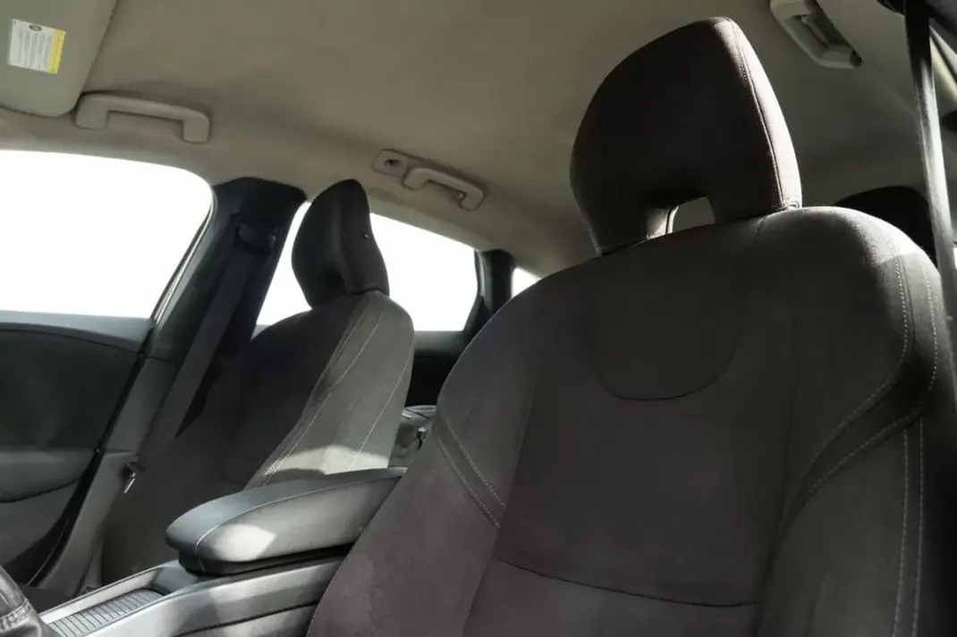 Volvo V40 2013 - 10999 EUR, 275270 km - AUTO.MOTO.pt - 275270km - foto 24 de 24