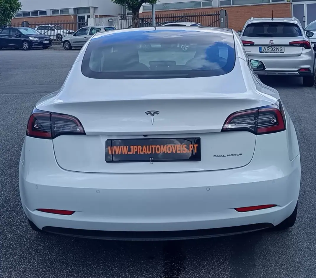 Tesla Model 3 2021 - 26990 EUR, 107700 km - AUTO.MOTO.pt - 107700km - foto 8 de 16