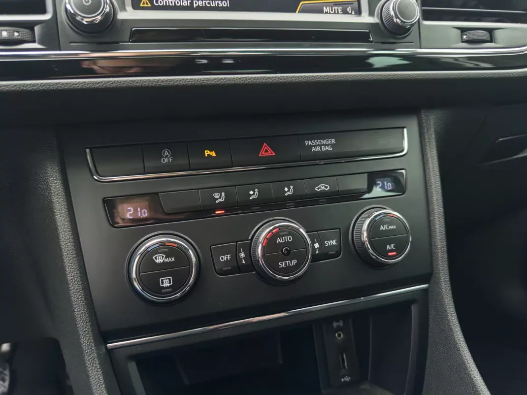 SEAT Leon 2016 - 12990 EUR, 117000 km - AUTO.MOTO.pt - 117000km - foto 18 de 26