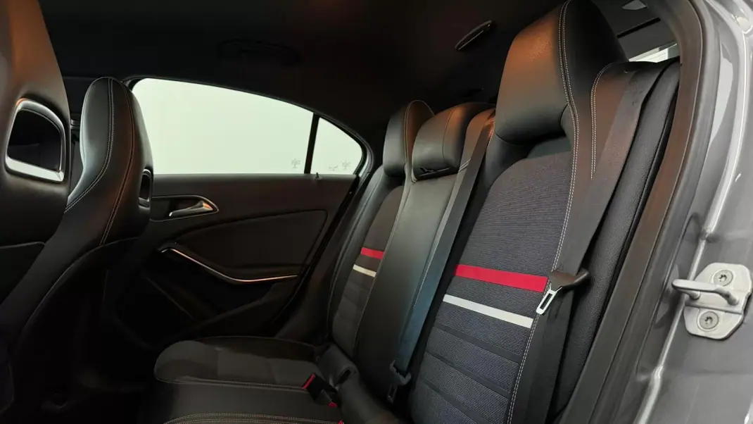 Mercedes-Benz A 180 2014 - 13990 EUR, 259250 km - AUTO.MOTO.pt - 259250km - foto 26 de 29