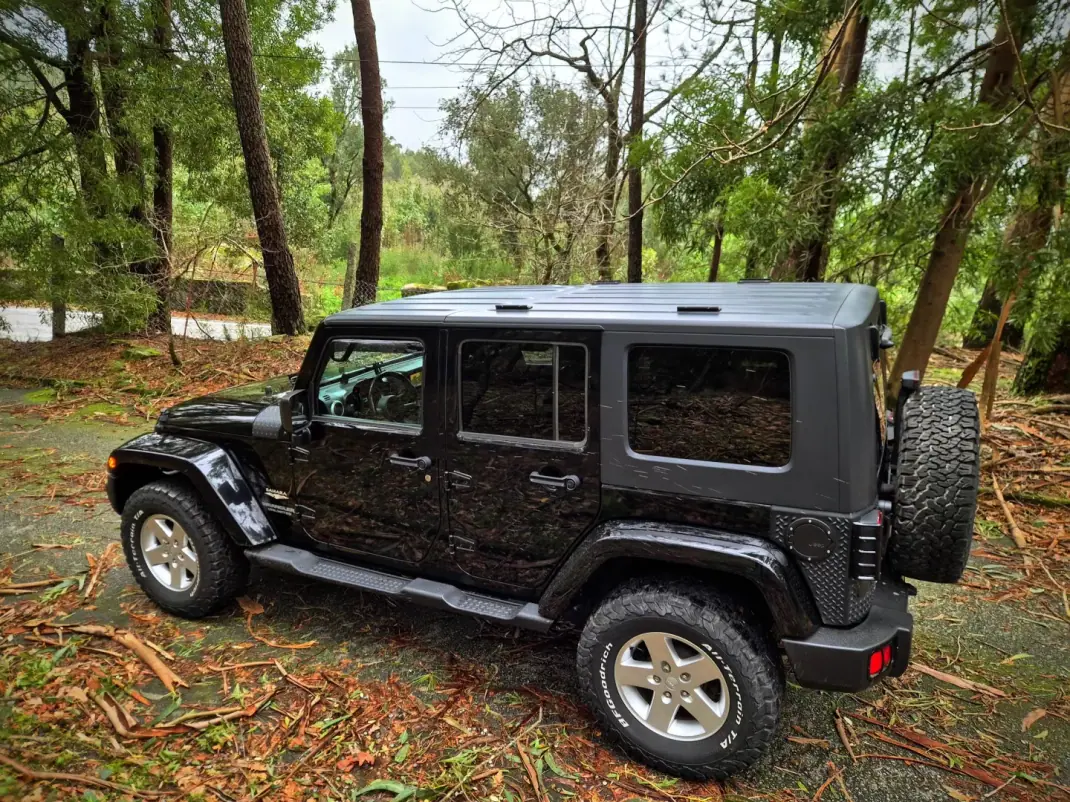 Jeep Wrangler Unlimited 2010 - 41000 EUR, 169000 km - AUTO.MOTO.pt - 169000km - foto 6 de 25