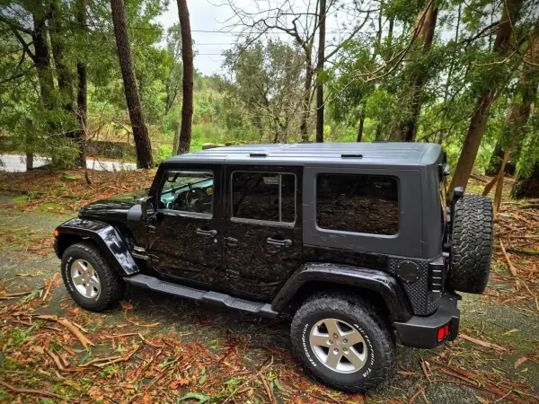 Jeep Wrangler Unlimited 2010 - 39000 EUR, 169000 km - AUTO.MOTO.pt - 169000km - foto 6 de 25