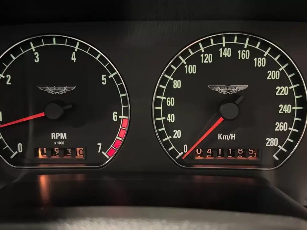Aston Martin DB7 Vantage Coupé 1997 - 57500 EUR, 41000 km - 41000km - foto 32 de 60