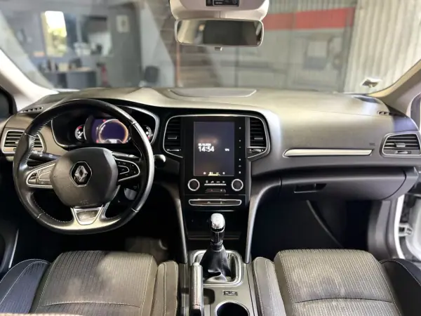 Renault Mégane 2019 - 14250 EUR, 135000 km - AUTO.MOTO.pt - 135000km - foto 13 de 37