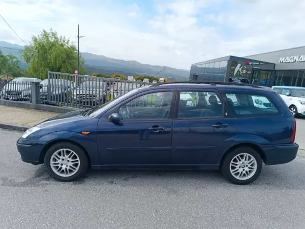 Ford Focus 2002 - 1800 EUR, 400000 km - AUTO.MOTO.pt - 400000km - foto 5 de 16