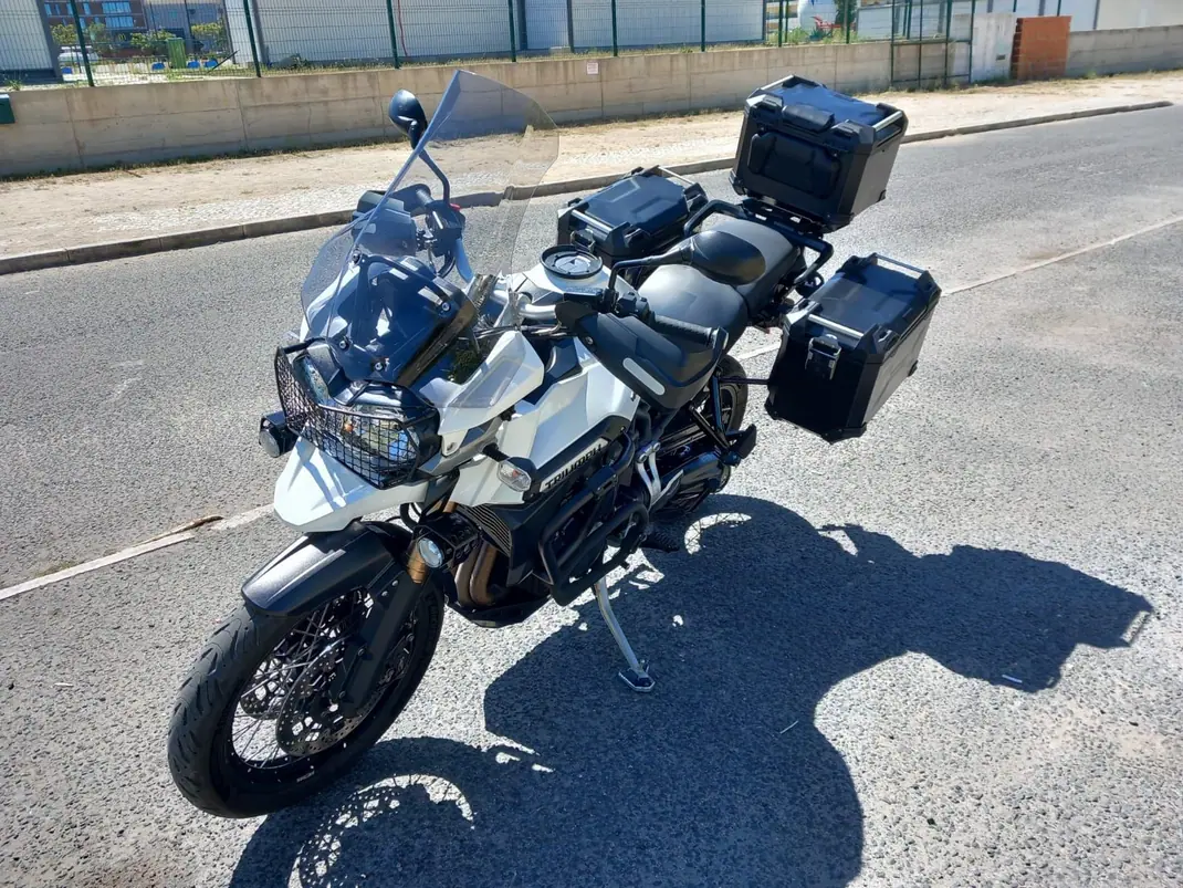 Triumph 2015 - 9000 EUR, 32500 km - 32500km - foto 9 de 15