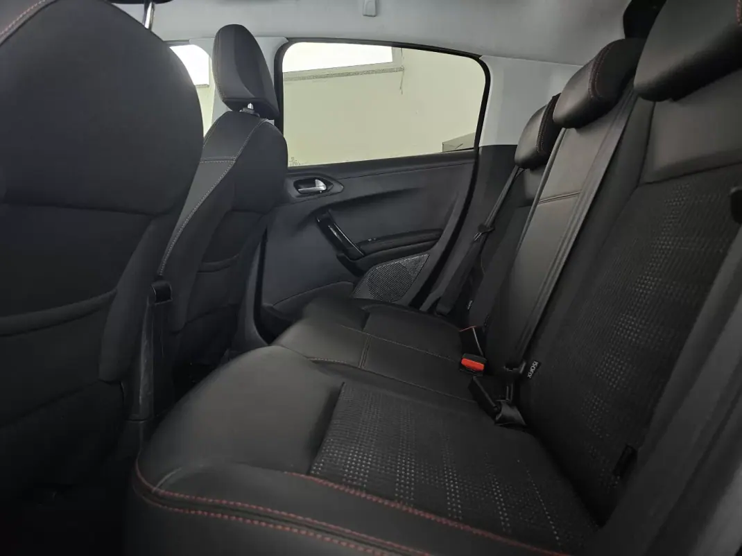 Peugeot 208 2019 - 11950 EUR, 90328 km - AUTO.MOTO.pt - 90328km - foto 31 de 90