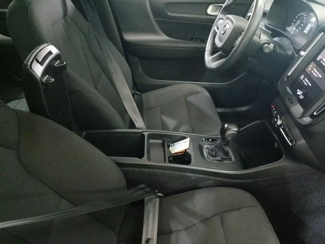 Volvo XC 40 2022 - 21999 EUR, 121117 km - 121117km - foto 11 de 12