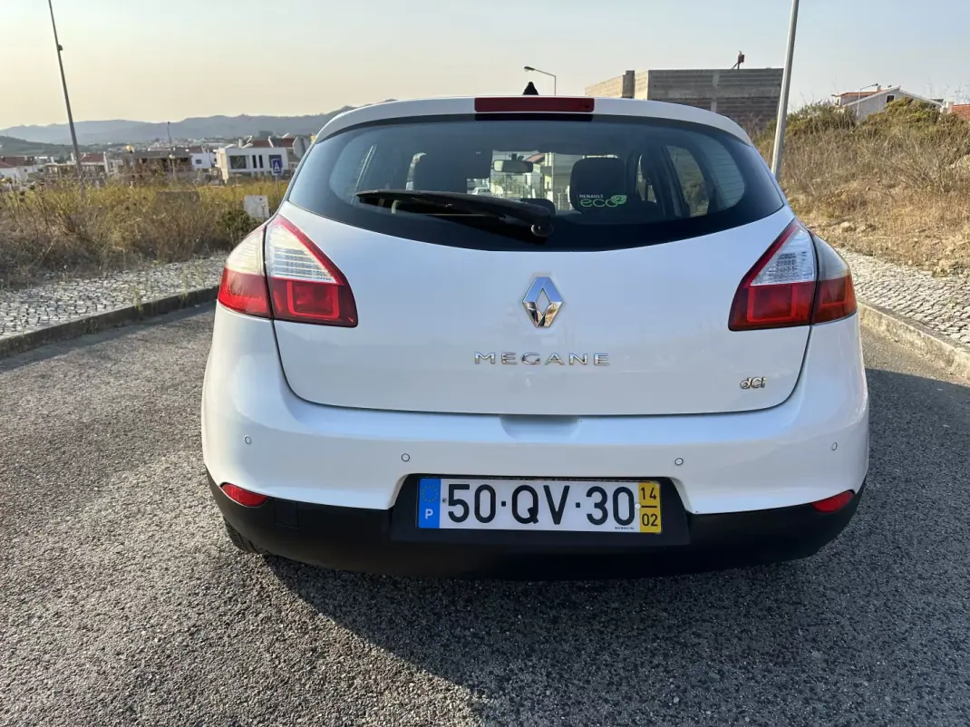 Renault Mégane 2014 - 5500 EUR, 270000 km - AUTO.MOTO.pt - 270000km - foto 6 de 12