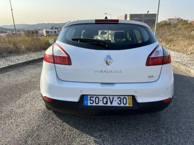 Renault Mégane 2014 - 5500 EUR, 270000 km - AUTO.MOTO.pt - 270000km - foto 6 de 12