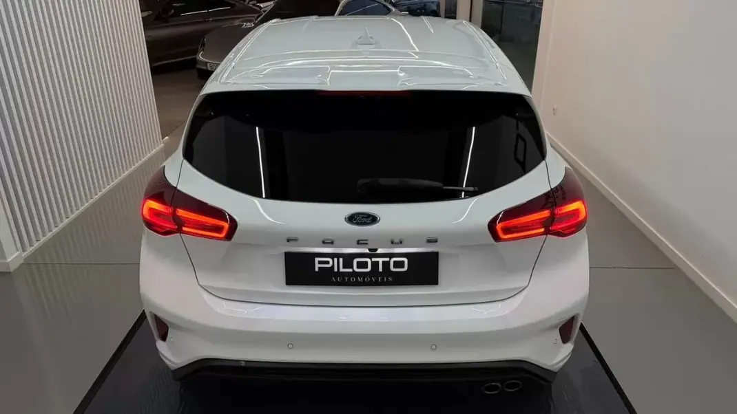 Ford Focus 2025 - 22990 EUR, 11701 km - AUTO.MOTO.pt - 11701km - foto 8 de 35