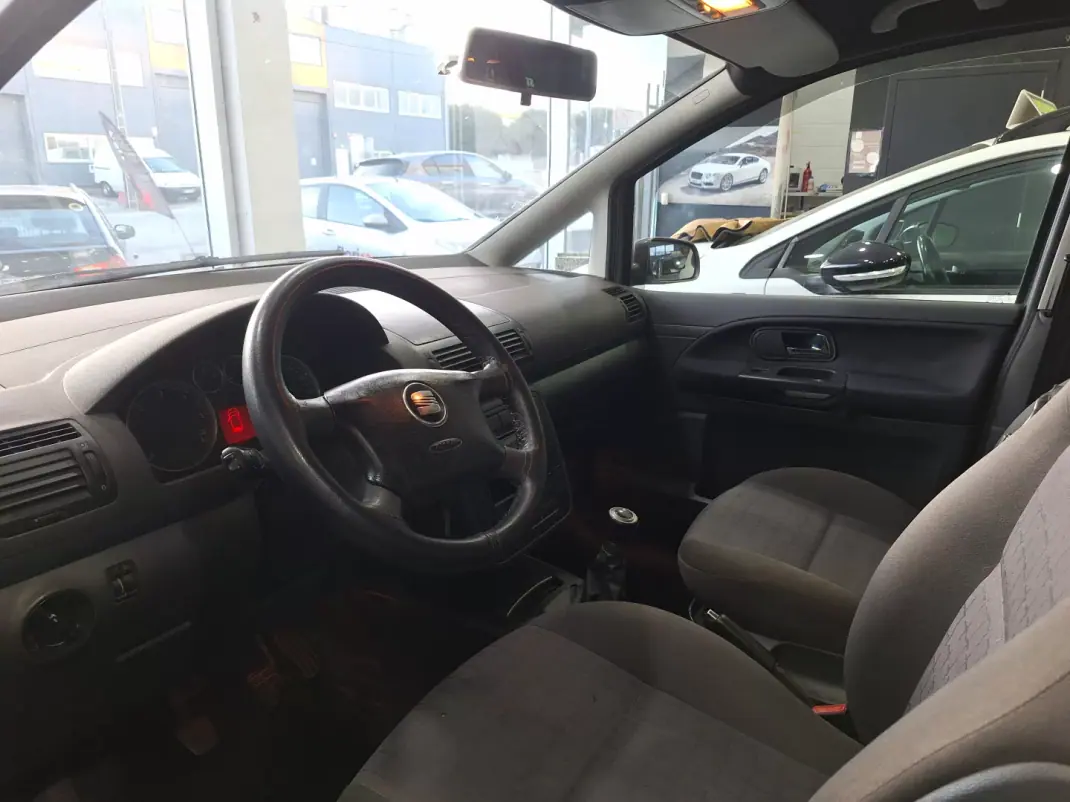 SEAT Alhambra 2007 - 4740 EUR, 314000 km - AUTO.MOTO.pt - 314000km - foto 7 de 17