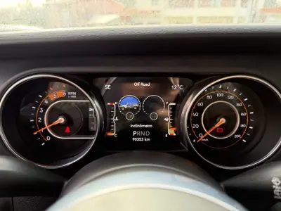 Jeep Wrangler Unlimited 2019 - 70000 EUR, 88541 km - AUTO.MOTO.pt - 88541km - foto 16 de 17