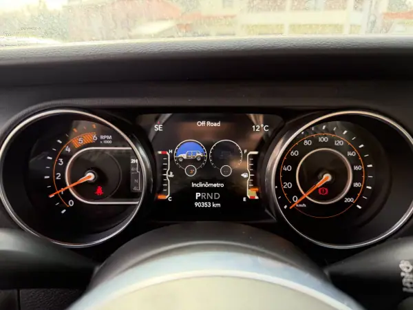 Jeep Wrangler Unlimited 2019 - 70000 EUR, 88541 km - AUTO.MOTO.pt - 88541km - foto 16 de 17