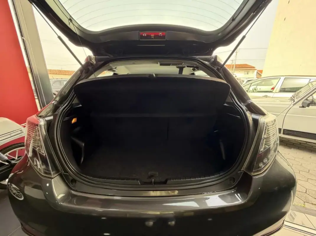 Toyota Yaris 2014 - 13500 EUR, 125000 km - AUTO.MOTO.pt - 125000km - foto 15 de 21