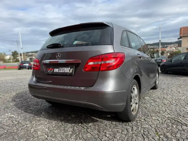 Mercedes-Benz B 180 2014 - 11900 EUR, 259000 km - AUTO.MOTO.pt - 259000km - foto 15 de 17