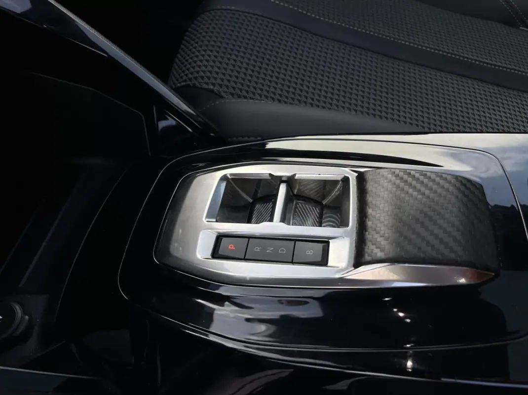 Peugeot e-208 2022 - 18650 EUR, 38776 km - AUTO.MOTO.pt - 38776km - foto 30 de 47