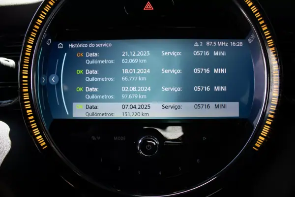 MINI 5 Portas 2022 - 16999 EUR, 153000 km - AUTO.MOTO.pt - 153000km - foto 25 de 38