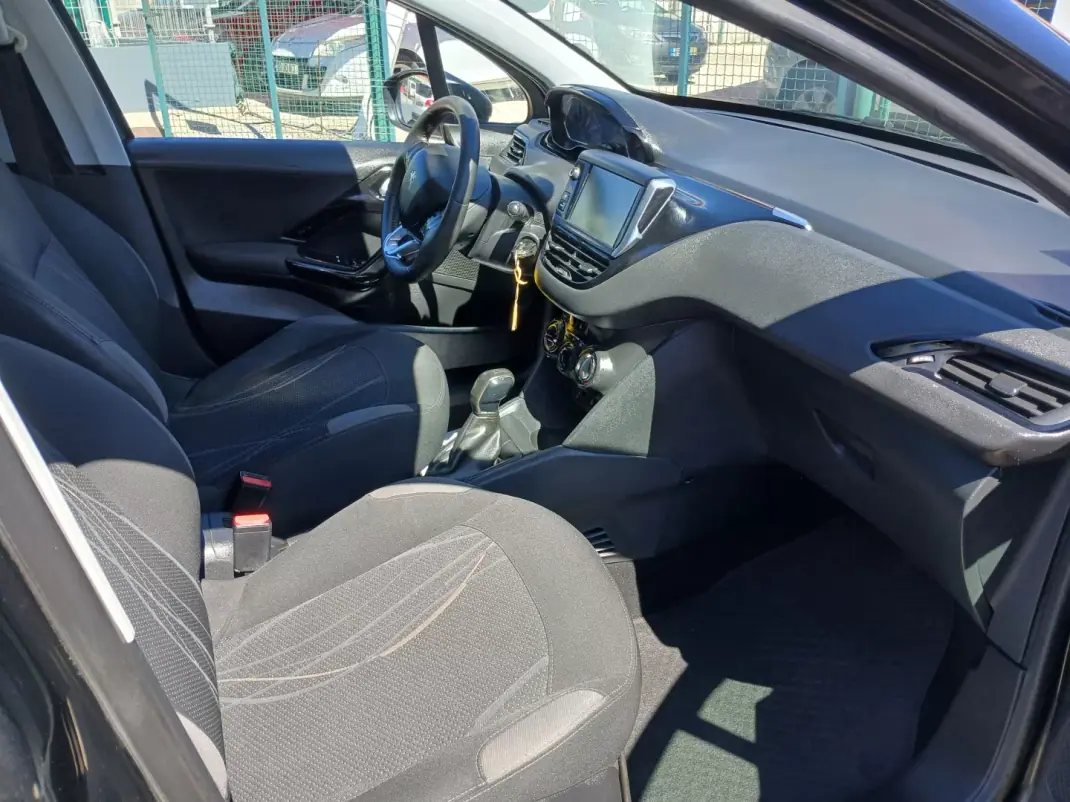 Peugeot 208 2014 - 7750 EUR, 84840 km - 84840km - foto 22 de 25