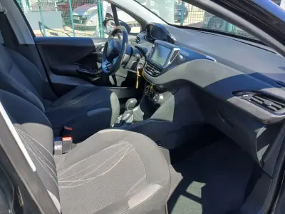 Peugeot 208 2014 - 7750 EUR, 84840 km - 84840km - foto 22 de 25