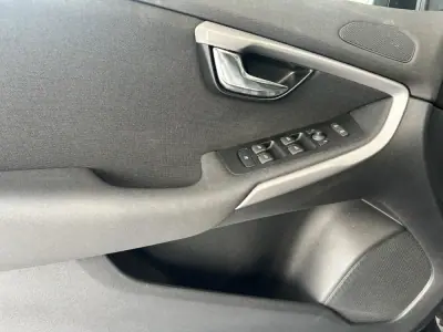 Volvo V40 2018 - 16890 EUR, 100139 km - 100139km - foto 8 de 21