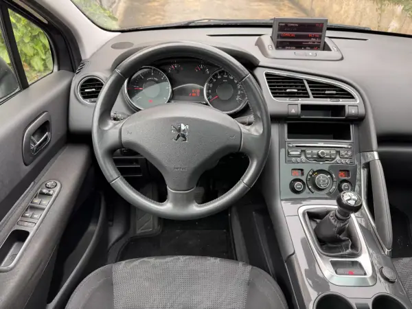 Peugeot 3008 2011 - 7900 EUR, 218000 km - AUTO.MOTO.pt - 218000km - foto 10 de 22