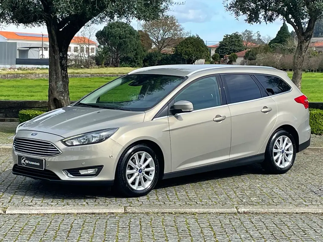 Ford Focus SW 2017 - 7750 EUR, 243000 km - AUTO.MOTO.pt - 243000km - foto 10 de 39
