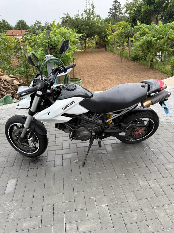 Ducati Hypermotard 796 2012 - 5600 EUR, 20148 km - AUTO.MOTO.pt - 20148km - foto 3 de 9