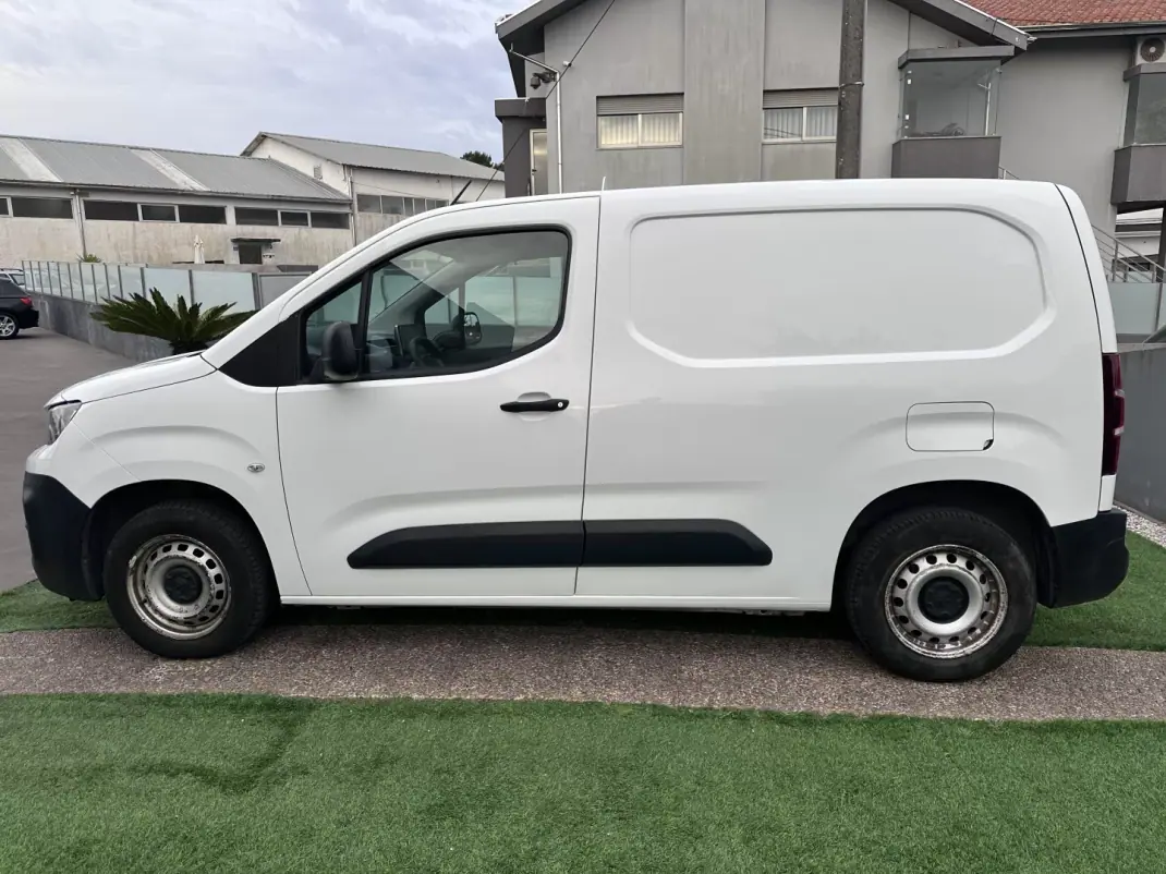 Peugeot Partner 1.5HDI 3lugares 2021 - 11900 EUR, 160000 km - AUTO.MOTO.pt - 160000km - foto 17 de 47