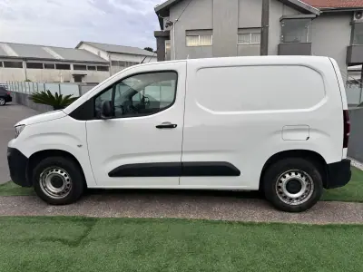 Peugeot Partner 1.5HDI 3lugares 2021 - 11900 EUR, 160000 km - AUTO.MOTO.pt - 160000km - foto 17 de 47
