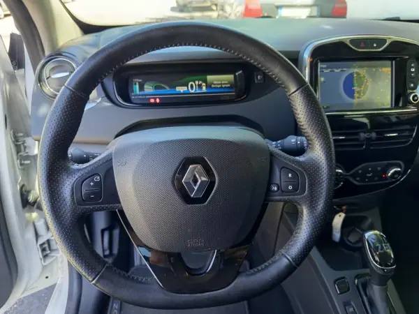 Renault Zoe 2019 - 12490 EUR, 52400 km - AUTO.MOTO.pt - 52400km - foto 15 de 17