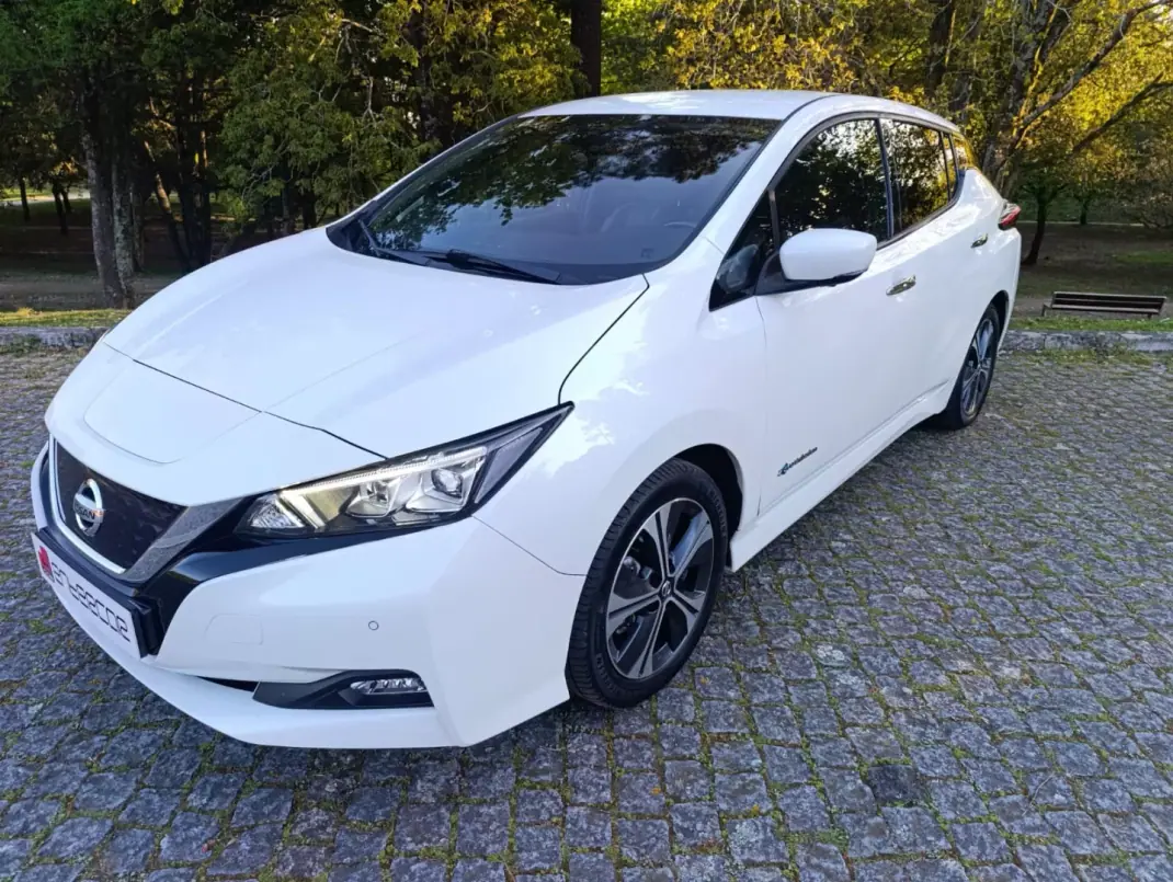 Nissan Leaf 2020 - 12500 EUR, 146861 km - AUTO.MOTO.pt - 146861km - foto 1 de 21