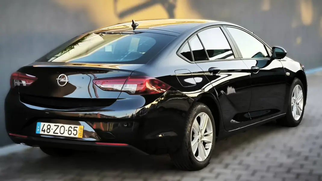 Opel Insignia Grand Sport 2019 - 14950 EUR, 70795 km - AUTO.MOTO.pt - 70795km - foto 4 de 36