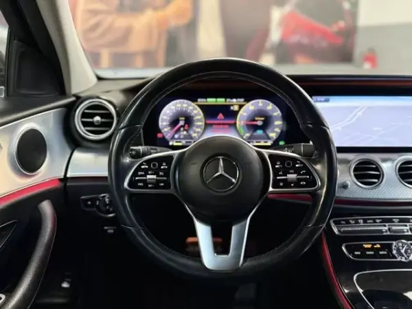 Mercedes-Benz E 300 2019 - 25750 EUR, 235639 km - AUTO.MOTO.pt - 235639km - foto 2 de 20