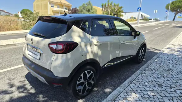 Renault Captur 2019 - 13890 EUR, 117000 km - AUTO.MOTO.pt - 117000km - foto 8 de 9