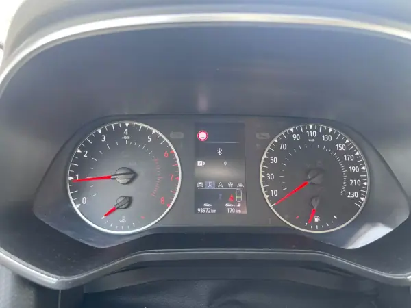 Renault Clio 2020 - 13900 EUR, 93853 km - AUTO.MOTO.pt - 93853km - foto 3 de 5