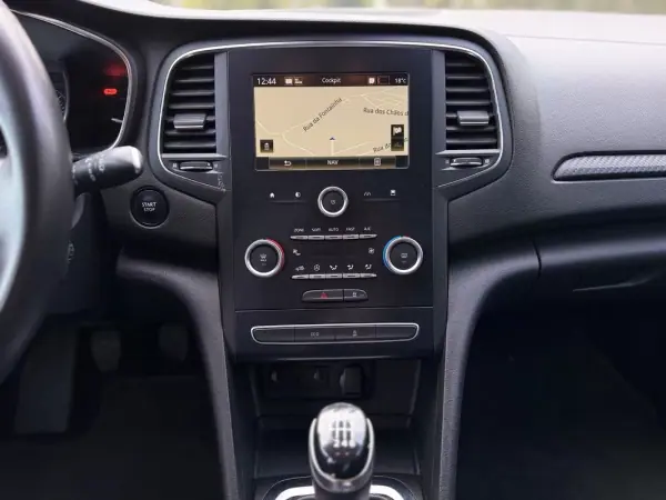 Renault Mégane 2019 - 15990 EUR, 167000 km - AUTO.MOTO.pt - 167000km - foto 11 de 21