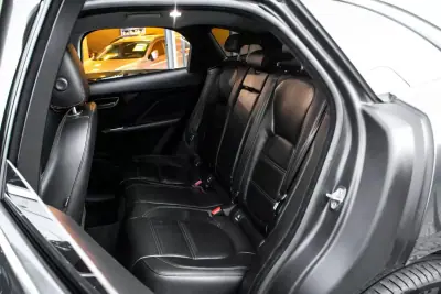 Jaguar F-Pace 2018 - 22990 EUR, 155156 km - 155156km - foto 29 de 48