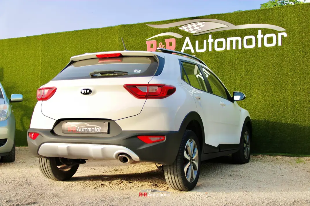 Kia Stonic 2021 - 13990 EUR, 128000 km - AUTO.MOTO.pt - 128000km - foto 8 de 29