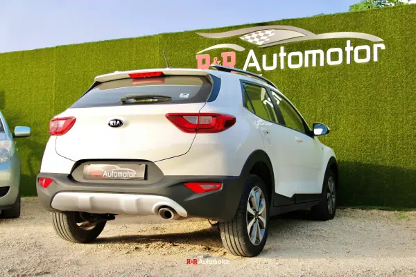 Kia Stonic 2021 - 13990 EUR, 128000 km - AUTO.MOTO.pt - 128000km - foto 8 de 29