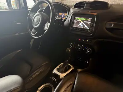 Jeep Renegade 2018 - 18900 EUR, 75000 km - AUTO.MOTO.pt - 75000km - foto 18 de 19