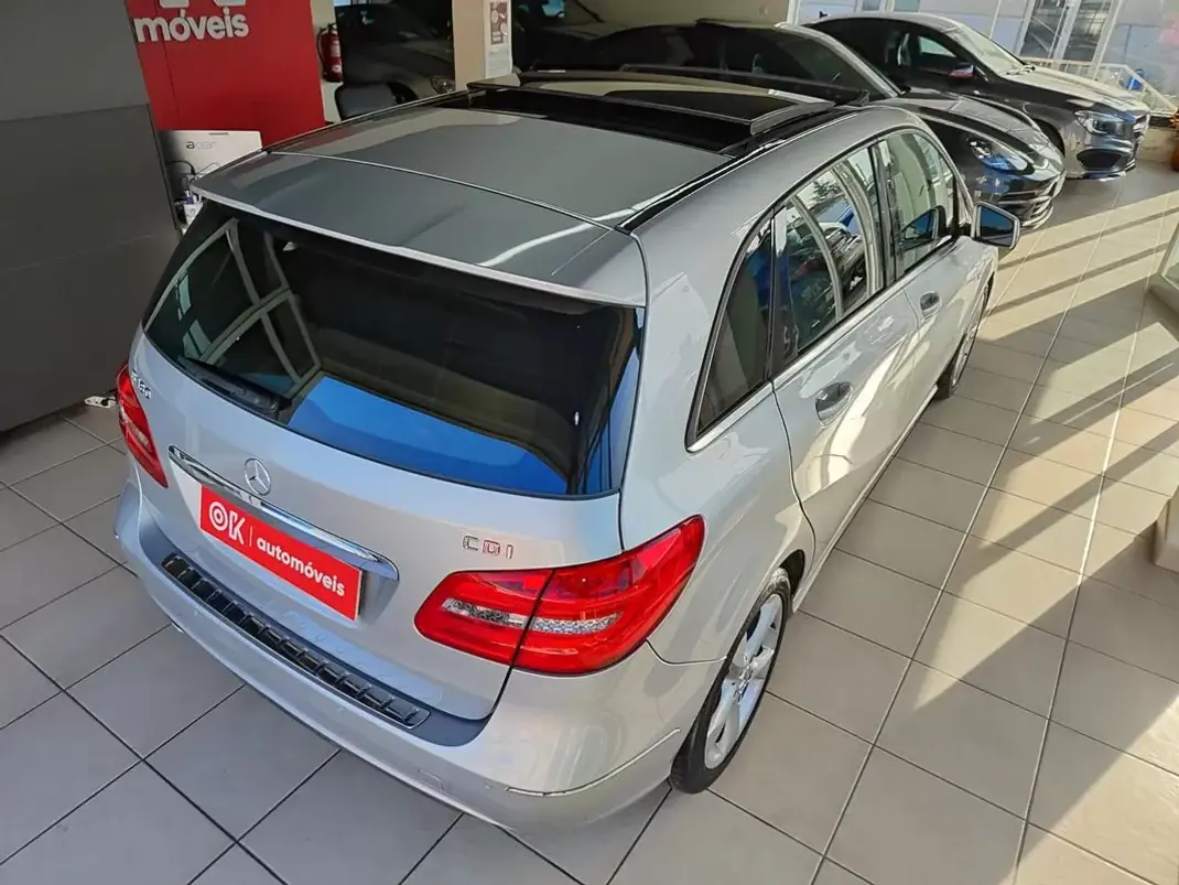 Mercedes-Benz B 180 2012 - 10950 EUR, 220000 km - AUTO.MOTO.pt - 220000km - foto 12 de 32