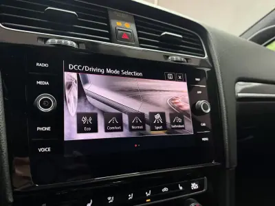 Volkswagen Golf 2019 - 30999 EUR, 99874 km - AUTO.MOTO.pt - 99874km - foto 15 de 20
