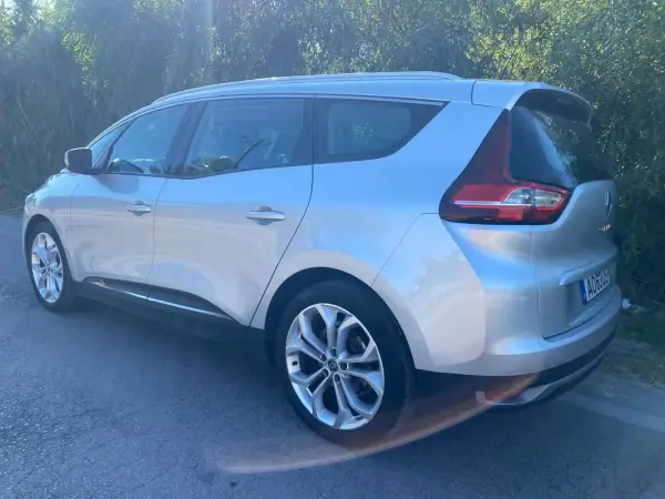 Renault Grand Scénic 2017 - 12950 EUR, 239000 km - AUTO.MOTO.pt - 239000km - foto 4 de 21