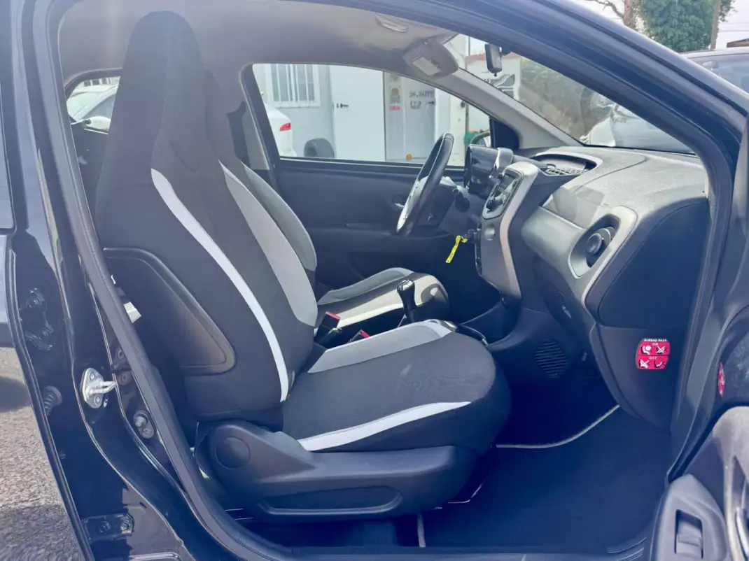 Toyota Aygo 2017 - 9750 EUR, 94443 km - 94443km - foto 18 de 19
