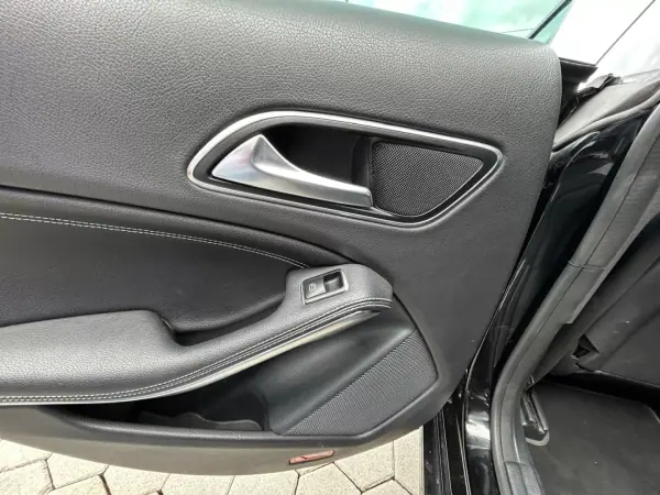 Mercedes-Benz CLA 200 2015 - 15500 EUR, 273015 km - 273015km - foto 17 de 22