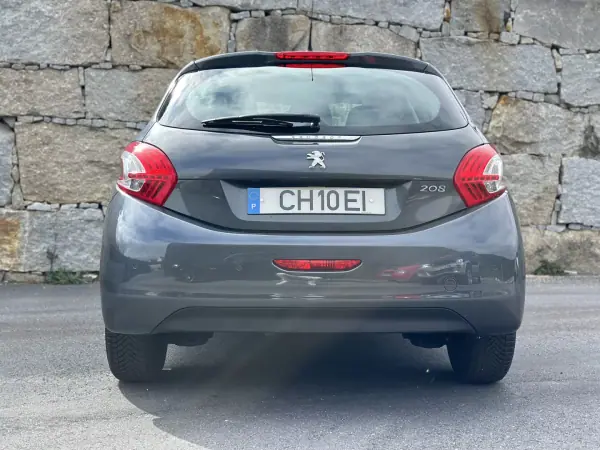 Peugeot 208 2015 - 7990 EUR, 73000 km - AUTO.MOTO.pt - 73000km - foto 13 de 51