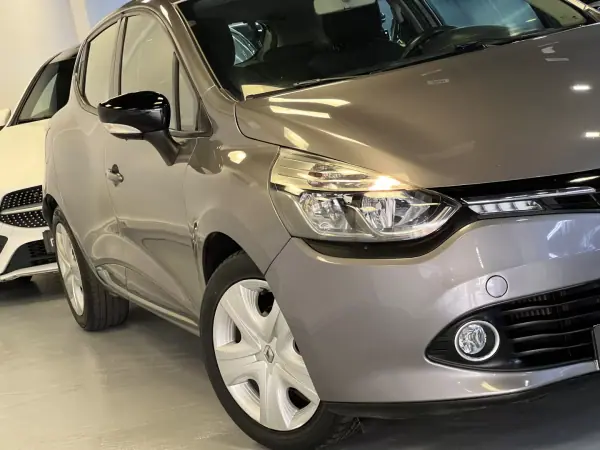 Renault Clio 2013 - 7990 EUR, 160000 km - 160000km - foto 33 de 38