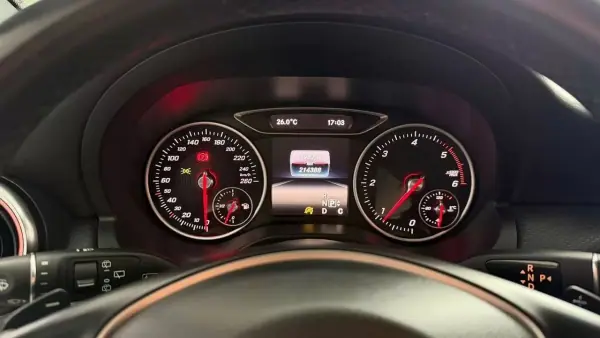 Mercedes-Benz A 180 2016 - 14990 EUR, 214388 km - AUTO.MOTO.pt - 214388km - foto 16 de 29